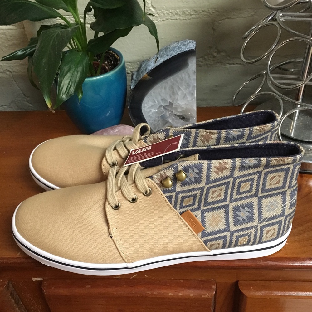 NWT Size 10 Women’s Vans, never worn!